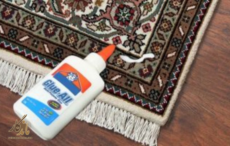 رفع لکه و چسب از روی فرش زیر نظر استاد رفوکار در تهران